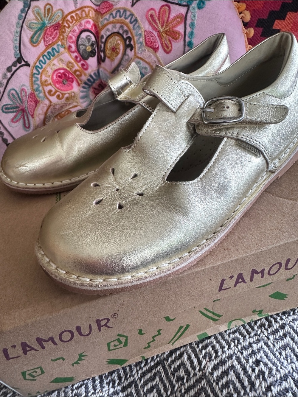 L'AMOUR Kids Metallic Gold Mary Jane Shoes Girls Size 4